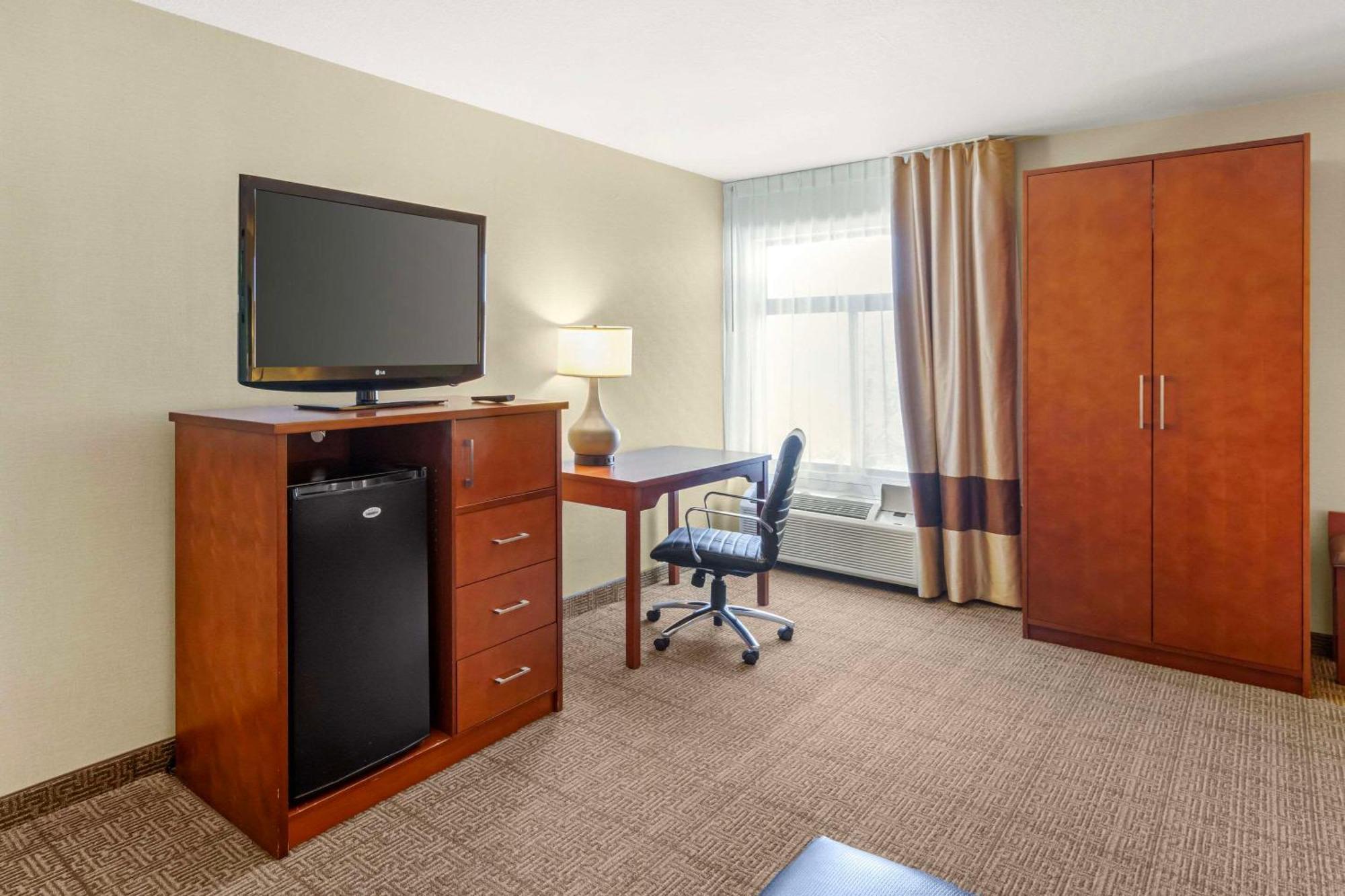 Comfort Inn & Suites Near Fallon Naval Air Station Екстер'єр фото