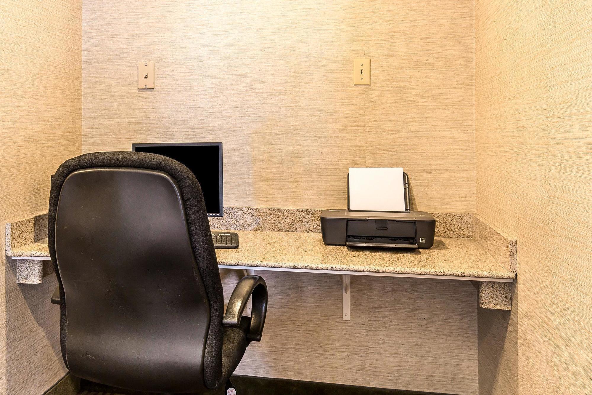 Comfort Inn & Suites Near Fallon Naval Air Station Екстер'єр фото