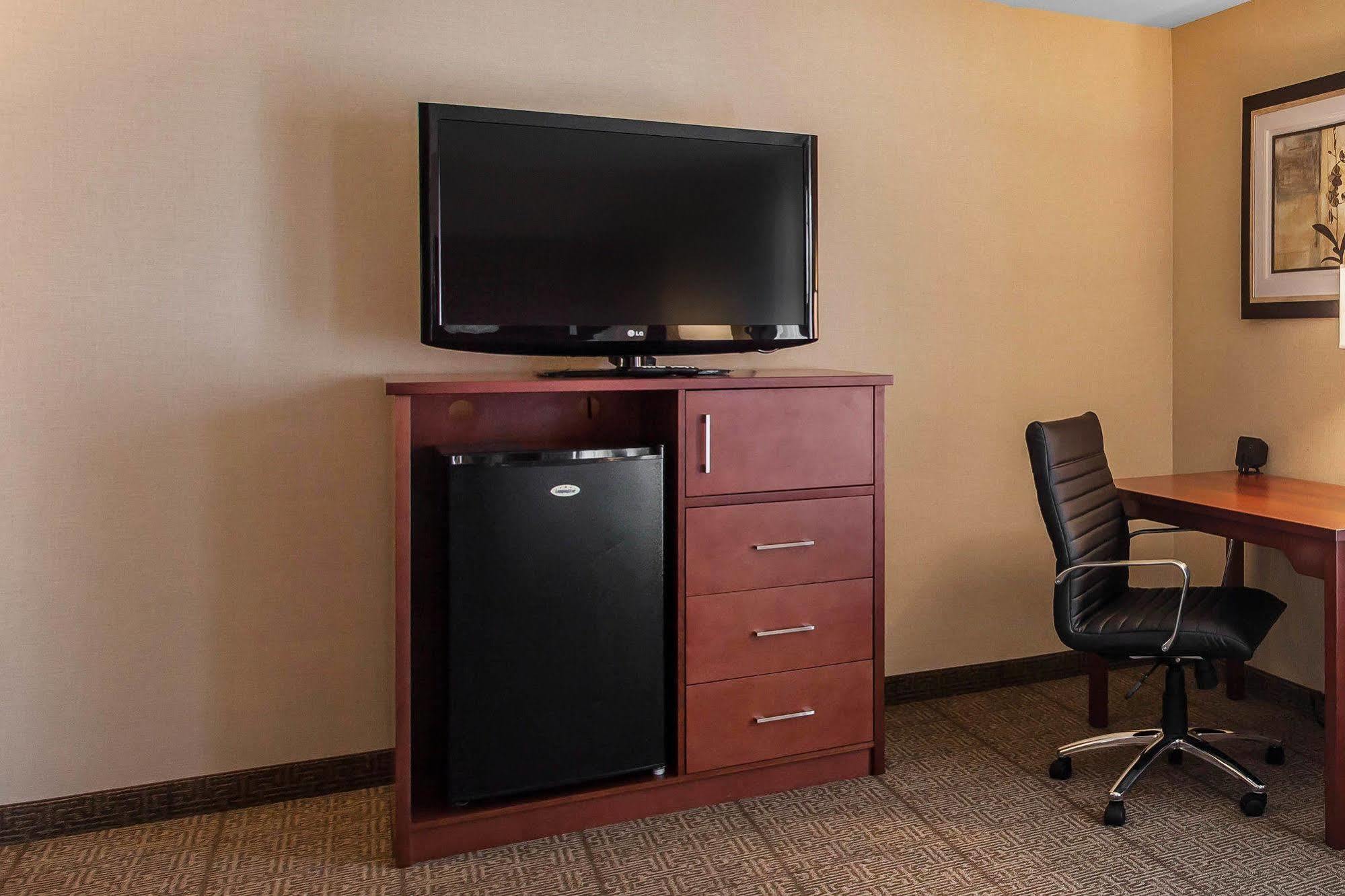 Comfort Inn & Suites Near Fallon Naval Air Station Екстер'єр фото